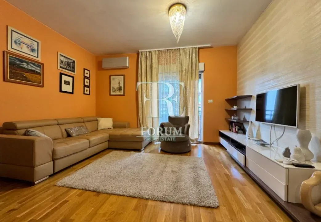 Izdavanje, dvosoban stan, 74m², City Kvart, Podgorica