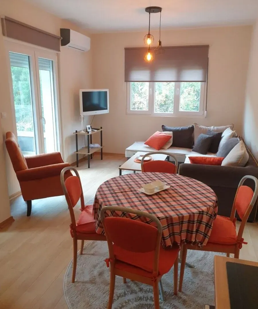 Rent, one bedroom apartment, 42m², Bijeli Do, Budva