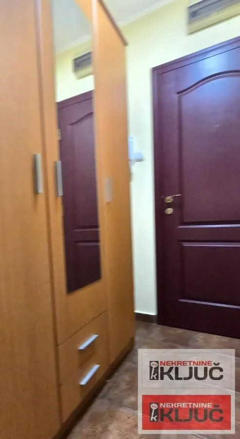 Izdavanje, garsonjera, 30m², Grbavica, Novi Sad Sve Podlokacije