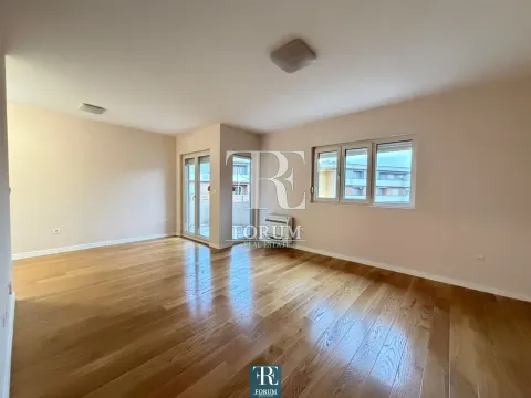 Izdavanje, trosoban stan, 97m², Central Point, Podgorica - image 2