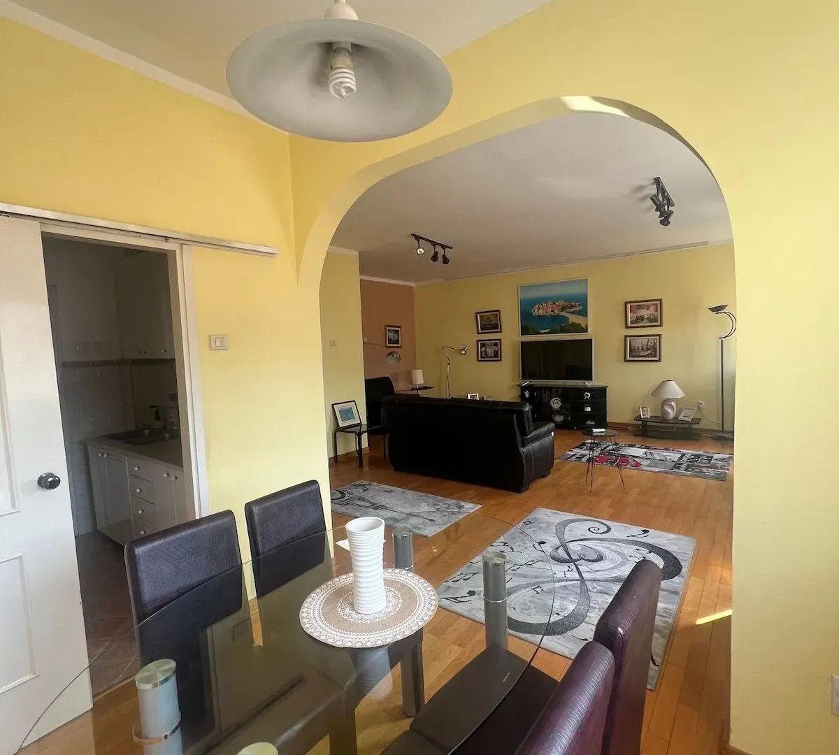 Izdavanje, četvorosoban stan, 106m², Aleksinac, Niš