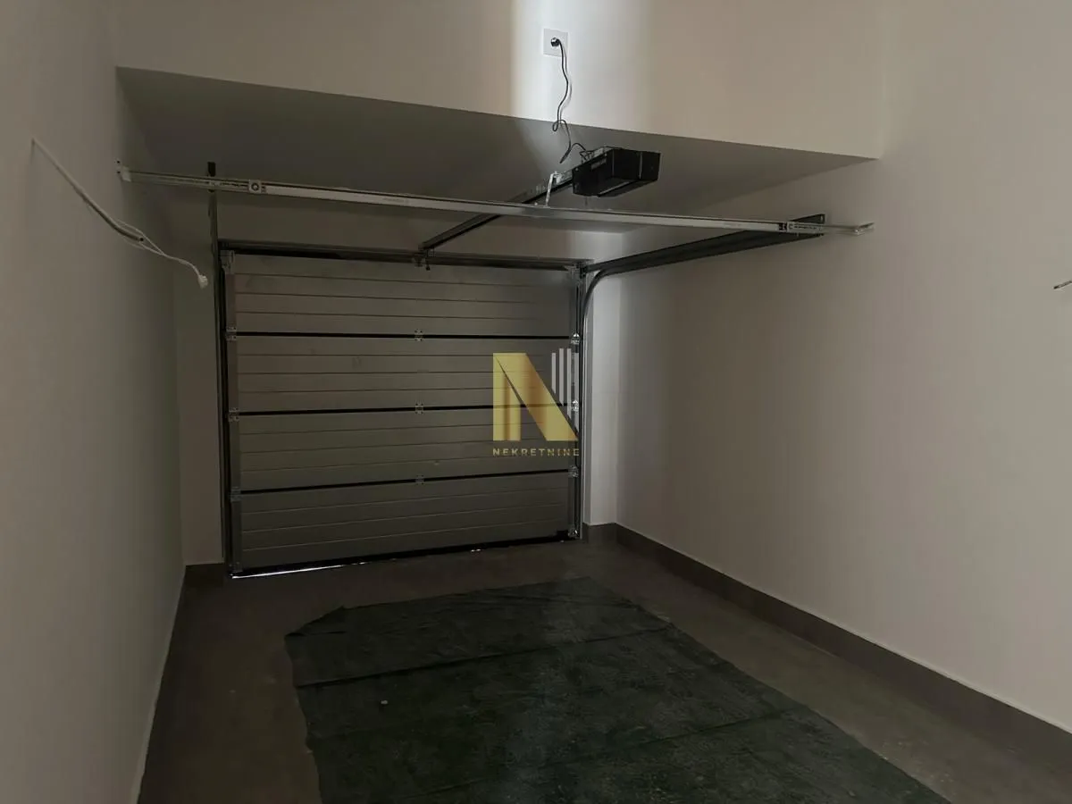 Prodaja, četvorosoban stan, 154m², Alibegovac, Petrovaradin