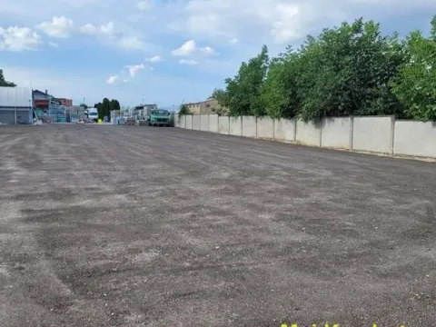 Izdavanje, plac, 2000m², Surčin, Beograd - image 2