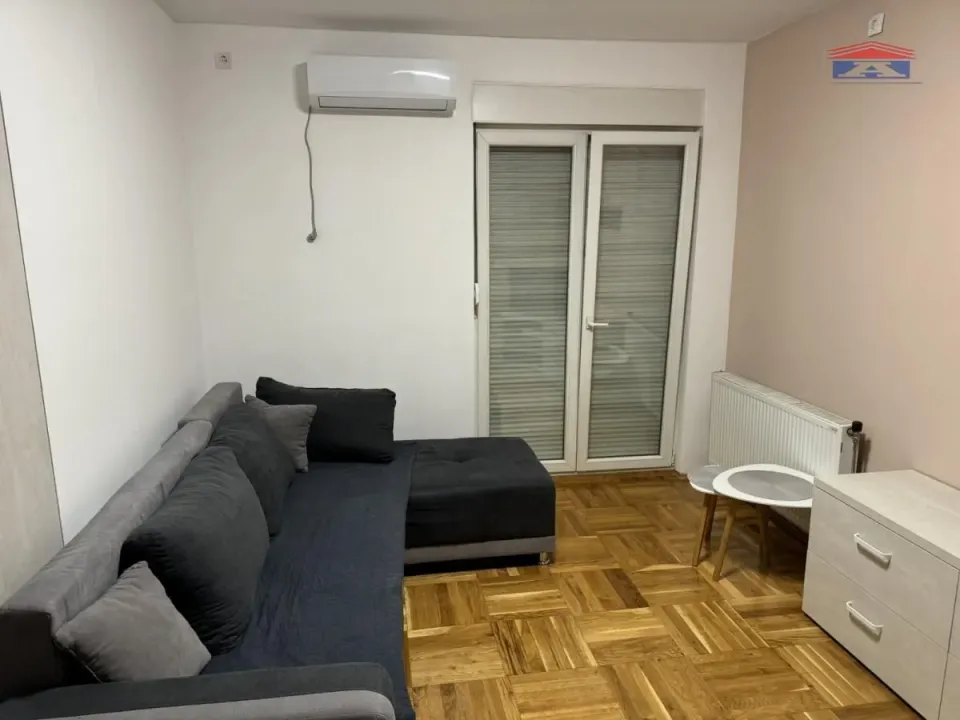 Izdavanje, garsonjera, 25m², Grbavica, Novi Sad Sve Podlokacije