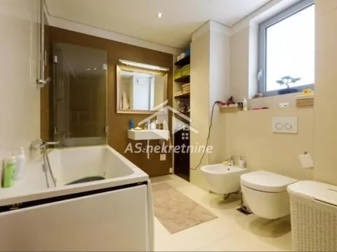 Izdavanje, četvorosoban stan, 150m², Novi Beograd Sve Podlokacije, Beograd - image 33