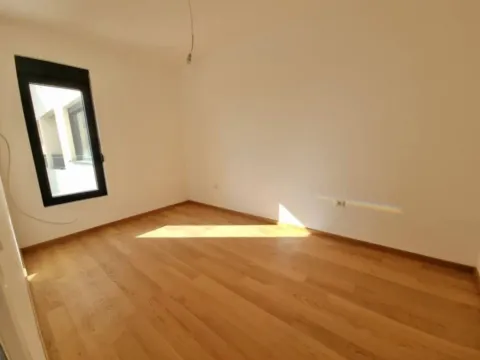 Sale, one bedroom apartment, 42m², Bečići, Budva - image 2