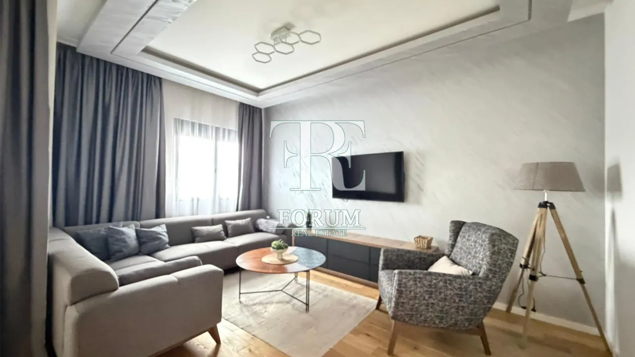 Izdavanje, dvosoban stan, 70m², Centar, Podgorica