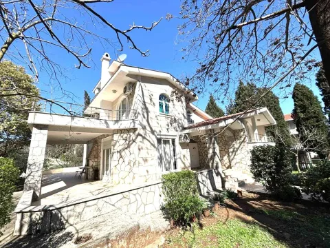 Rent, house, 300m², Zagorič, Podgorica - image 27