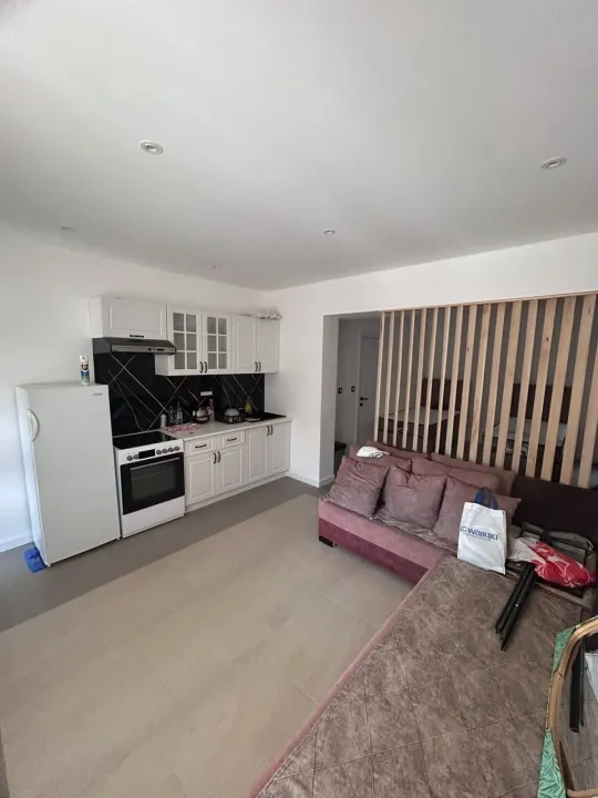 Izdavanje, jednosoban stan, 55m², Radovići, Tivat