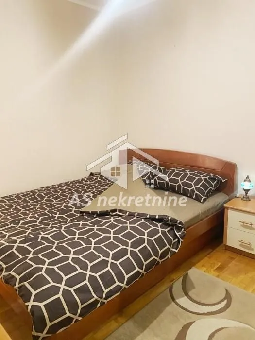 Izdavanje, trosoban stan, 70m², Novi Beograd Blok 33, Novi Beograd Sve Podlokacije
