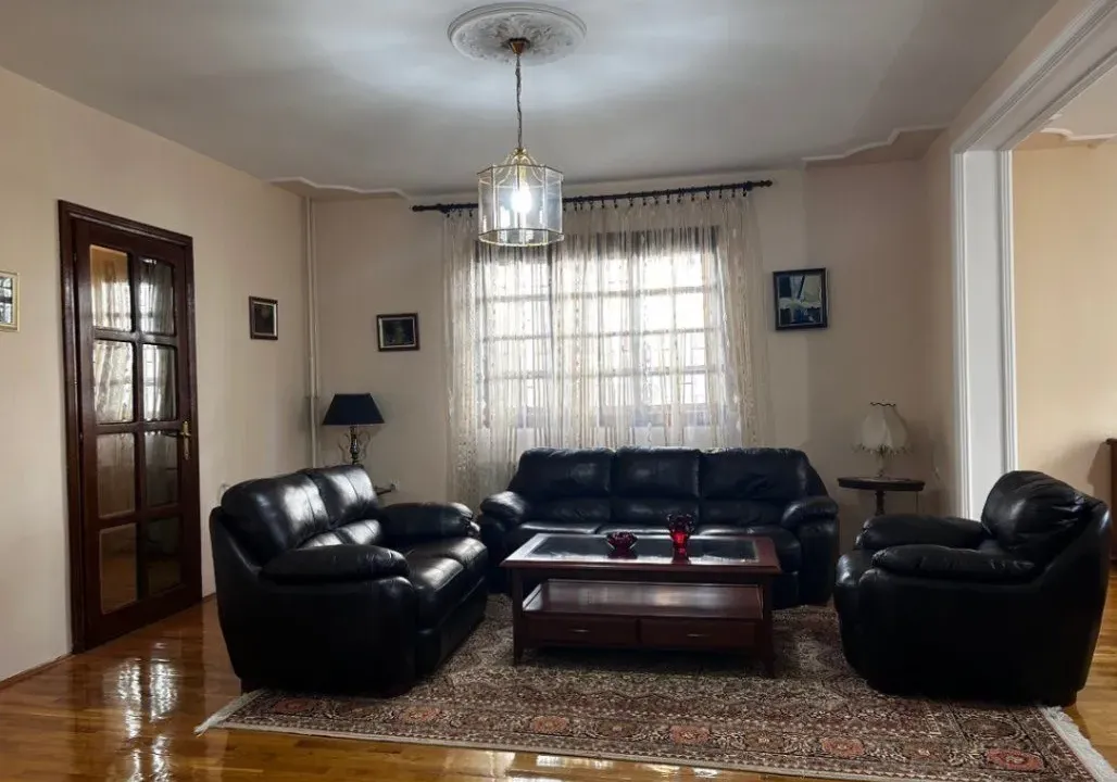 Izdavanje, kuća, 300m², Dedinje Beli Dvor, Dedinje Sve Podlokacije