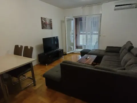 Izdavanje, jednosoban stan, 50m², Stari Aerodrom, Podgorica - image 10