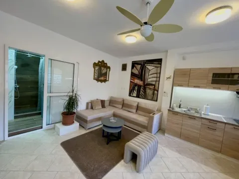 Izdavanje, stan, 35m², Stara Varoš, Podgorica - image 2