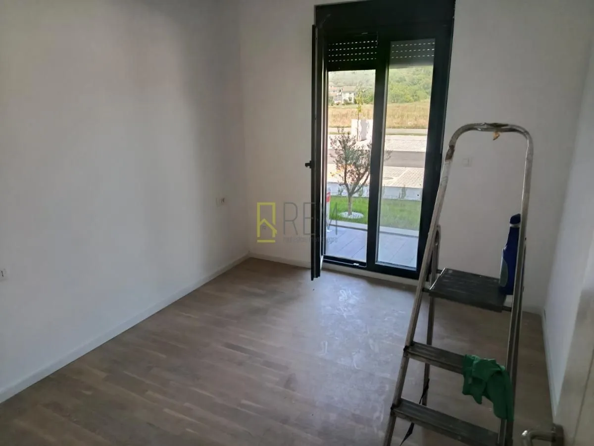 Izdavanje, jednosoban stan, 45m², Tološi, Podgorica