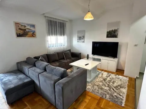 Izdavanje, stan, 60m², Vezirov Most, Podgorica - image 1