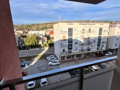 Izdavanje, dvosoban stan, 63m², Blok 9, Podgorica - image 10