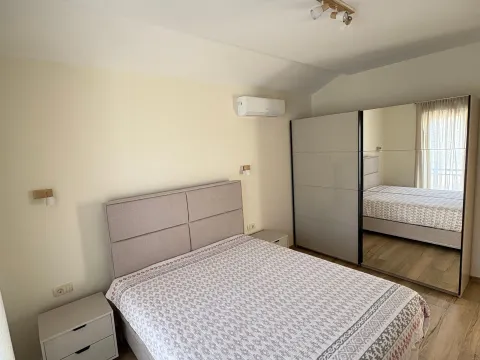 Rent, one bedroom apartment, 50m², Tivat, Crna Gora - image 9