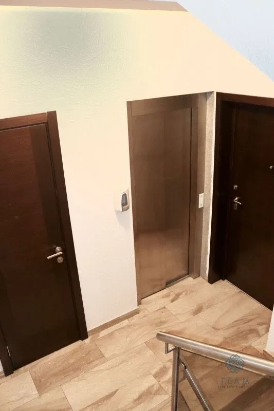 Izdavanje, poslovni prostor, 300m², Centar, Podgorica