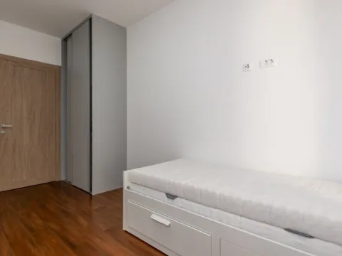 Rent, two bedroom apartment, 74m², Podgorica, Crna Gora - image 10