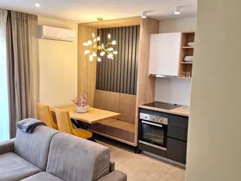 Izdavanje, stan, 55m², Tivat, Crna Gora - image 1