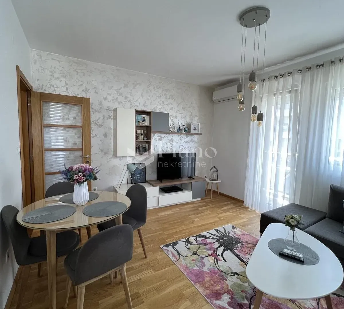 Izdavanje, jednosoban stan, 40m², Blok 9, Podgorica