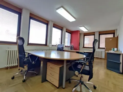 Izdavanje, poslovni prostor, 43m², Šumice, Beograd - image 3