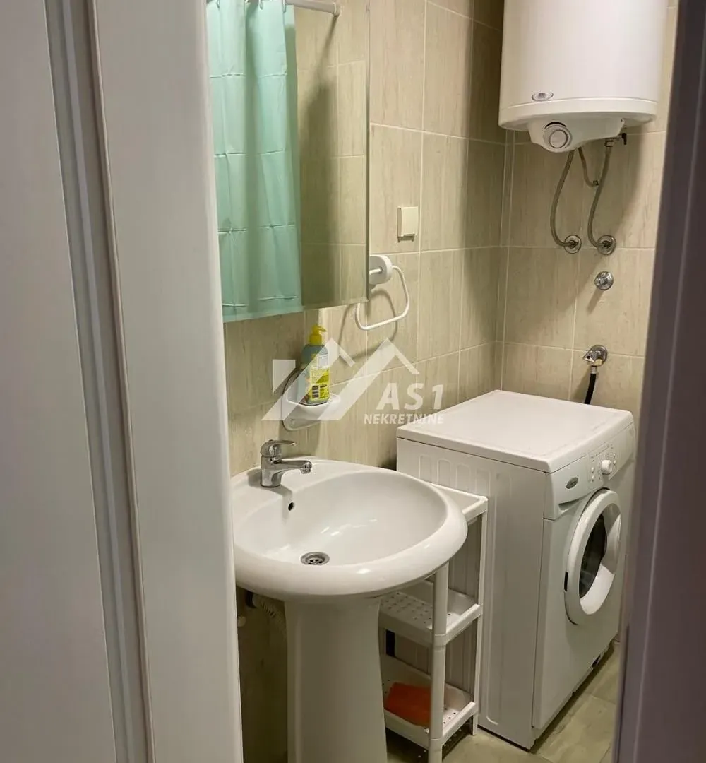 Izdavanje, stan, 24m², Centar, Novi Sad