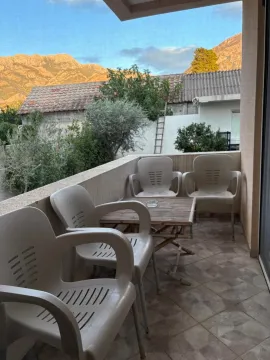 Furnished terrace with seating furniture and a view of the surroundings. - image 9