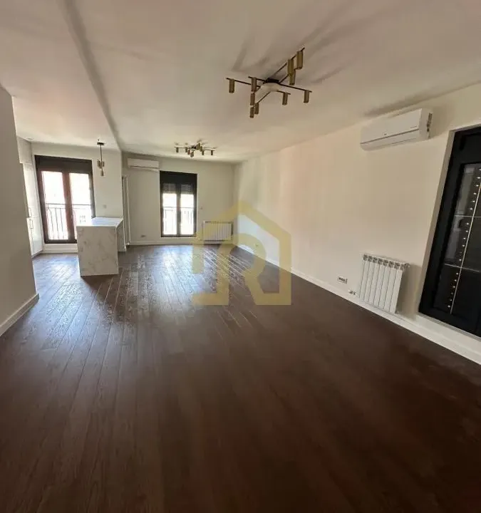 Izdavanje, poslovni prostor, 113m², Čubura, Beograd