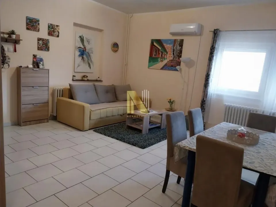 Prodaja, trosoban stan, 50m², Centar, Novi Sad