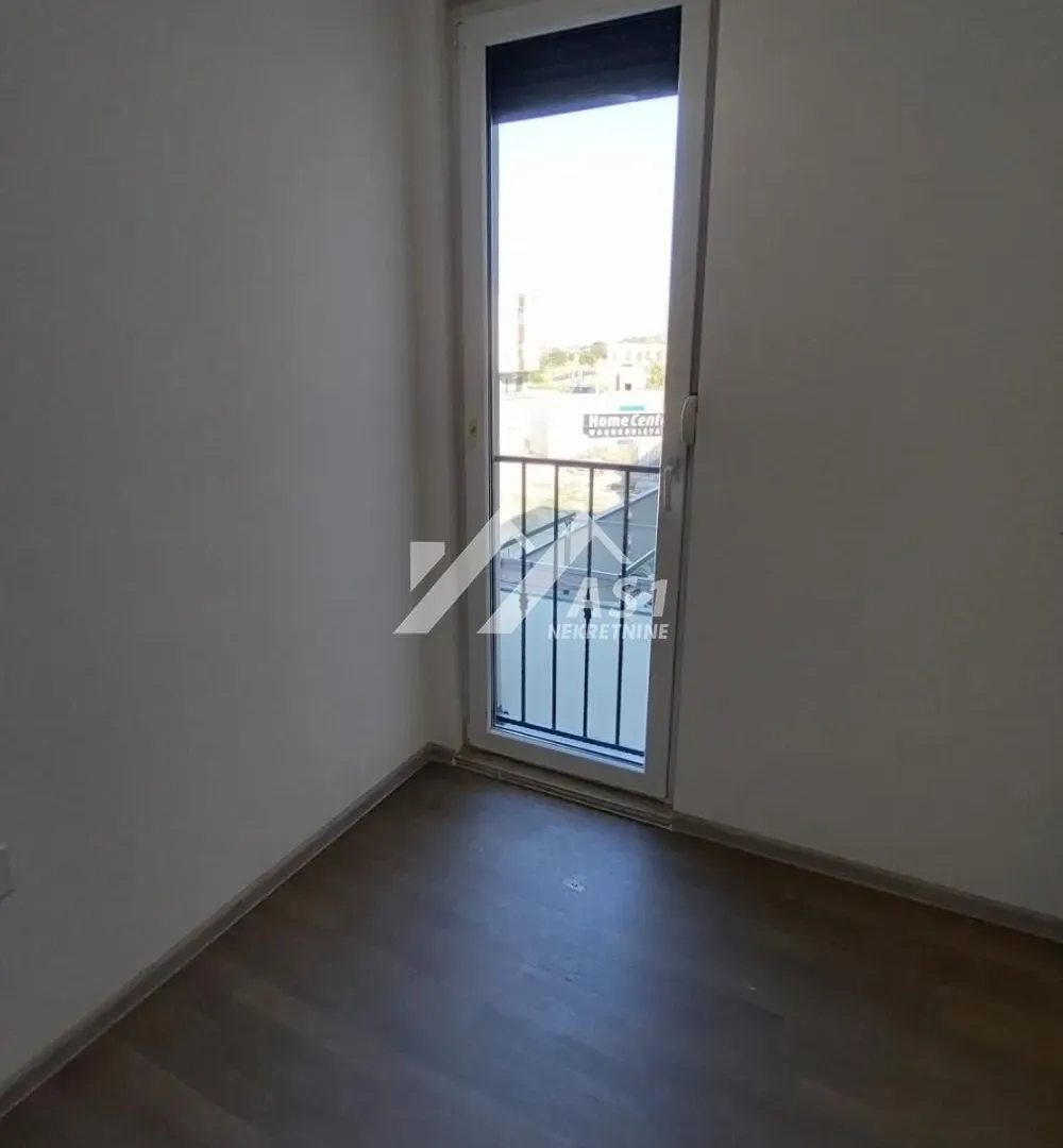 Izdavanje, trosoban stan, 86m², Alibegovac, Petrovaradin
