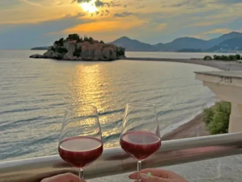 Prodaja, dvosoban stan, 56m², Sveti Stefan, Budva