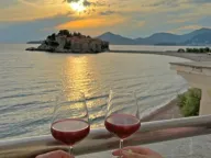 Prodaja, dvosoban stan, 56m², Sveti Stefan, Budva - image 1