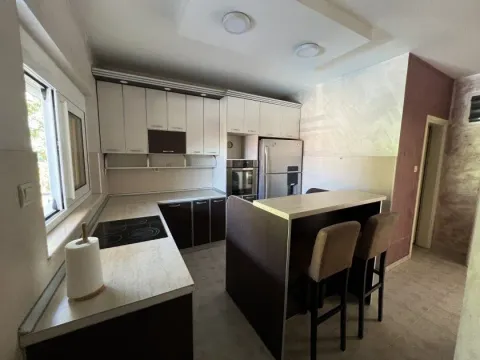 Izdavanje, kuća, 330m², Golubovci, Podgorica - image 9