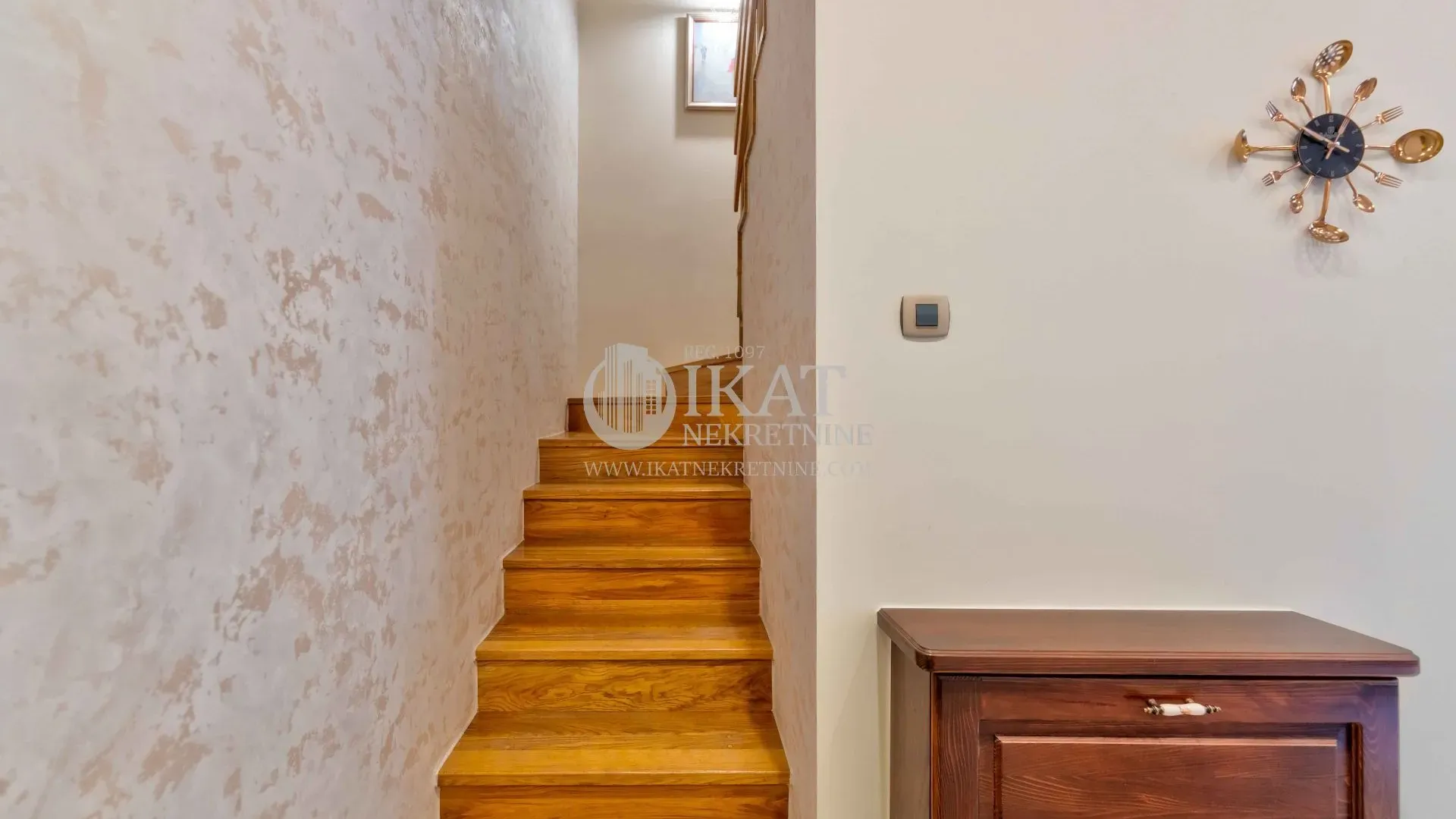 Prodaja, četvorosoban stan, 90m², 25. Maj, Zlatibor