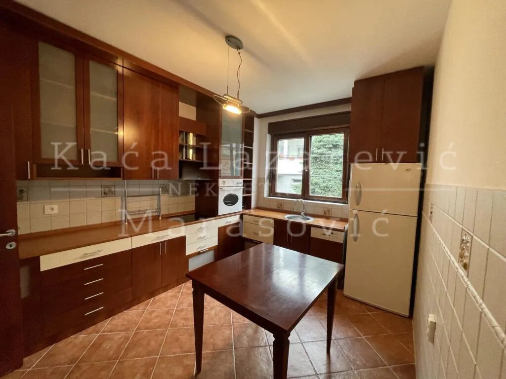 Izdavanje, trosoban stan, 126m², Savski Venac, Beograd