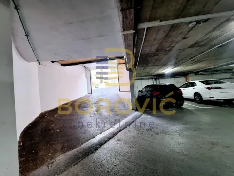 Parking garaža in Čubura