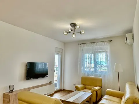 Izdavanje, trosoban stan, 47m², Stari Aerodrom, Podgorica - image 3