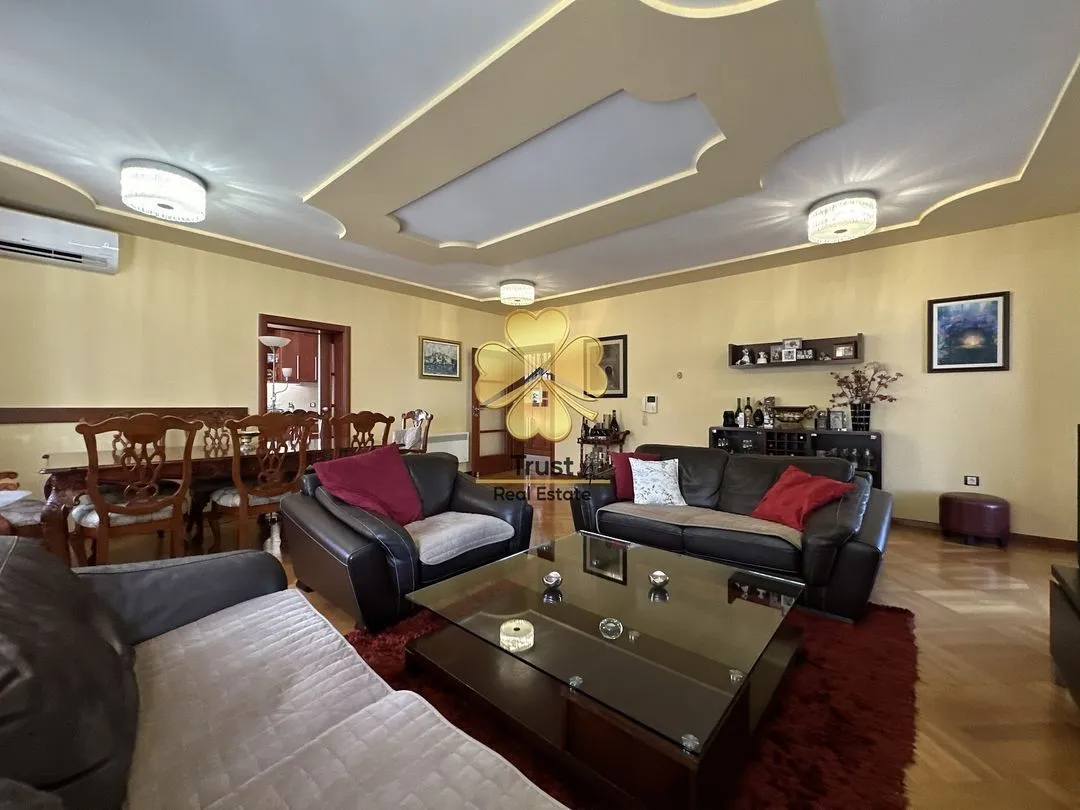 Sale, house, 356m², Tološi, Podgorica