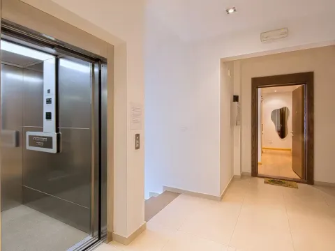 Sale, two bedroom apartment, 77m², Centar, Budva - image 7