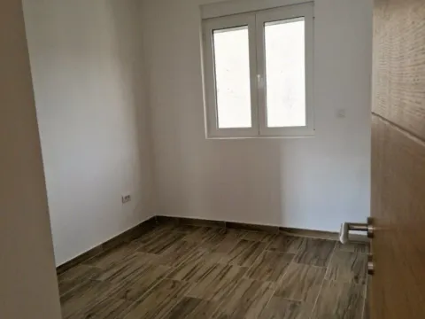 Izdavanje, dvosoban stan, 75m², Murtovina, Podgorica - image 13