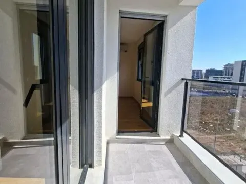 Prodaja, jednosoban stan, 56m², Tološka šuma, Podgorica - image 3