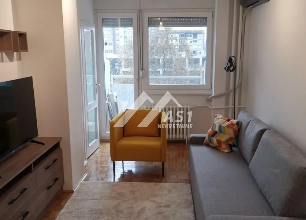 Izdavanje, dvosoban stan, 50m², Bulevar Oslobodjenja, Novi Sad Sve Podlokacije