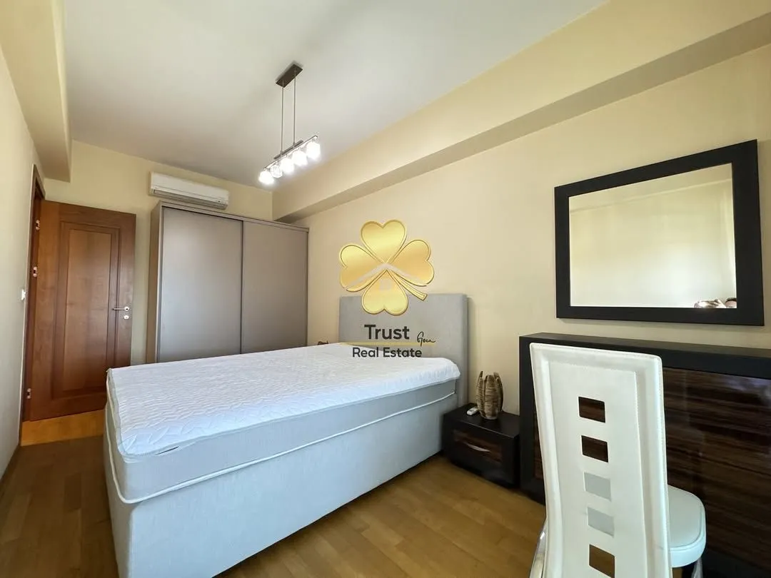 Prodaja, trosoban stan, 100m², Centar, Podgorica