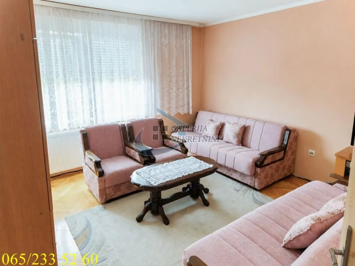 Prodaja, kuća, 190m², Centar, Inđija