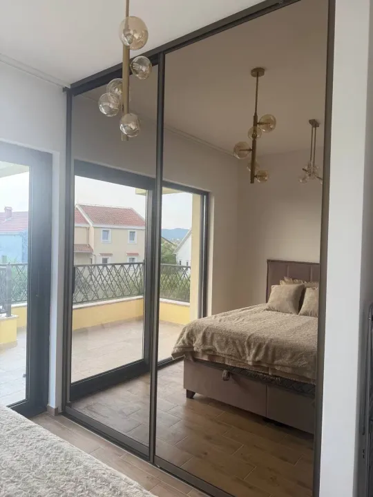 Izdavanje, jednosoban stan, 60m², Bonići, Tivat
