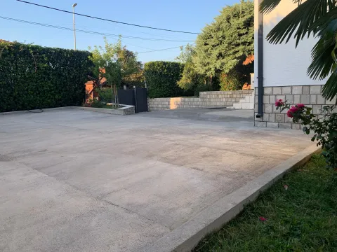 Izdavanje, kuća, 260m², Zagorič, Podgorica - image 9