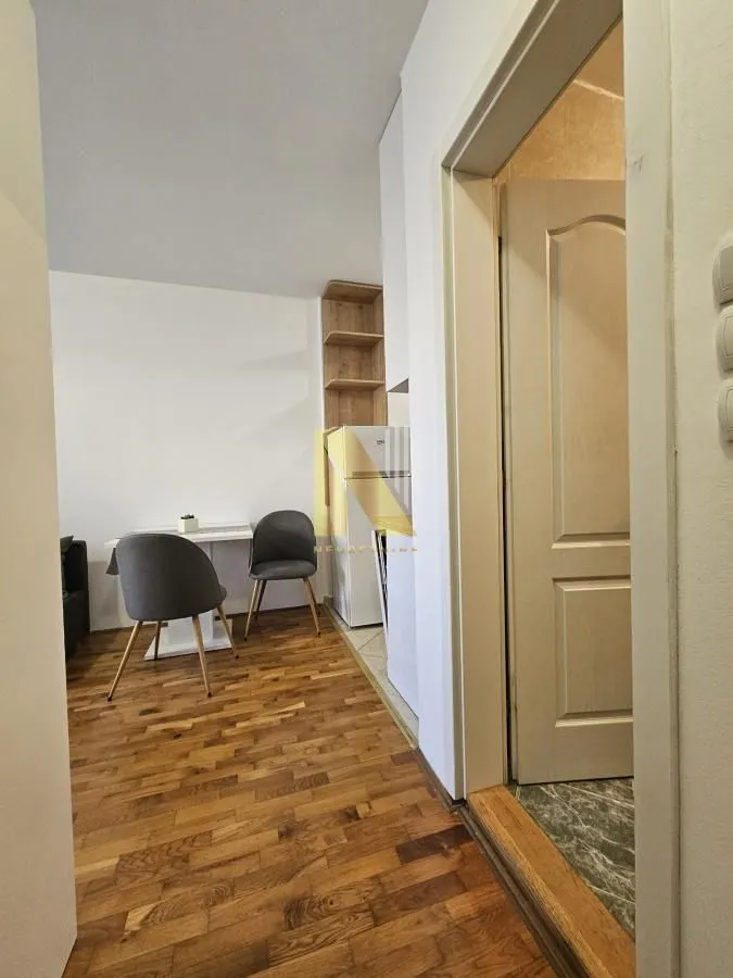 Izdavanje, garsonjera, 25m², Bulevar Evrope, Novi Sad Sve Podlokacije