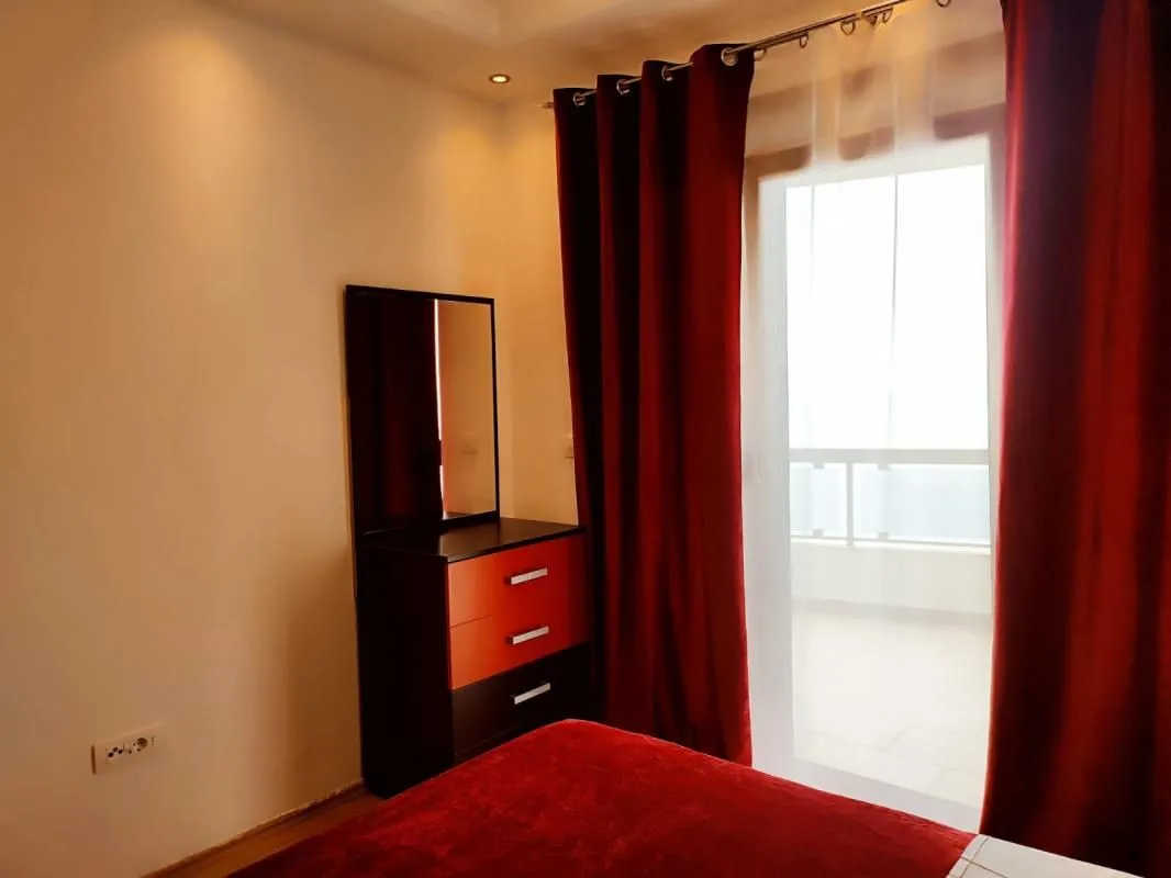 Izdavanje, dvosoban stan, 65m², Dobra Voda, Budva