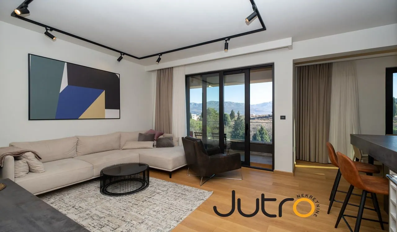 Izdavanje, dvosoban stan, 70m², Podgorica, Crna Gora